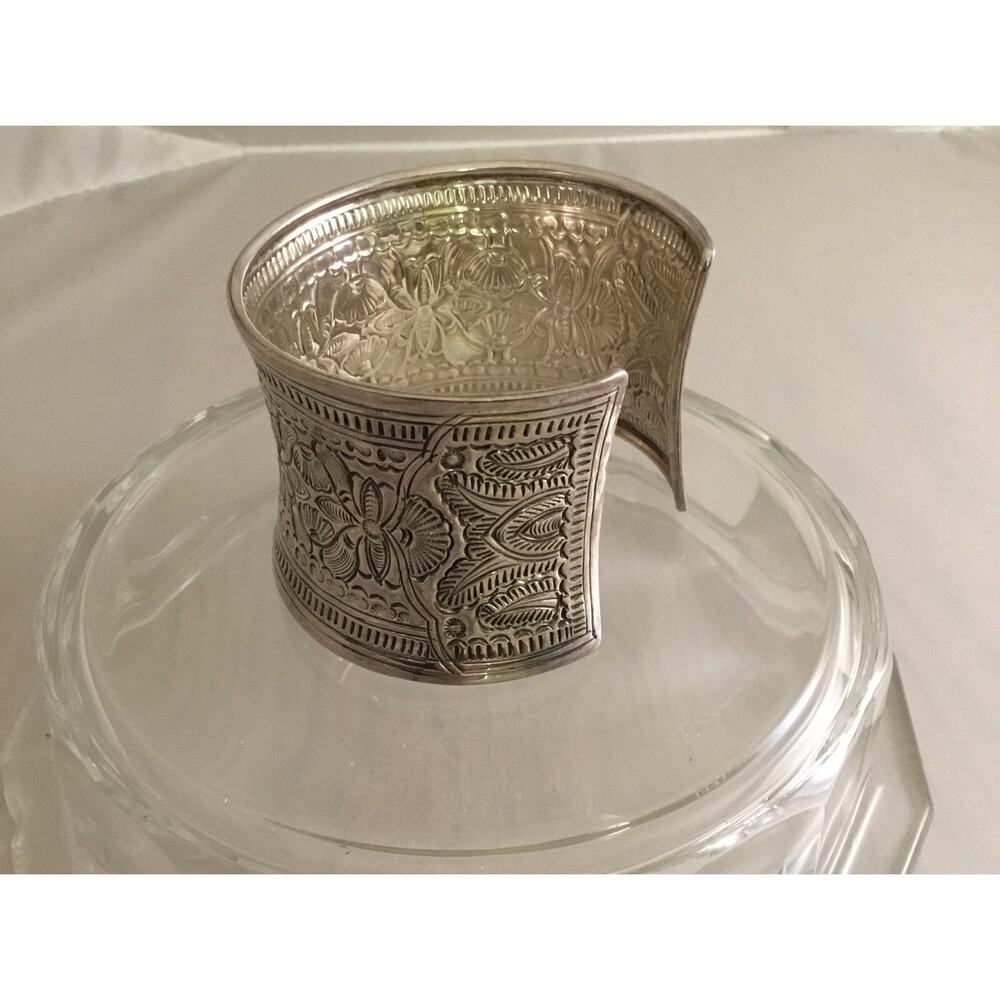 Novica Sterling Silver Engraved Floral Design Wide CUFF/BRACELET - Thailand 64g - Picture 5 of 7